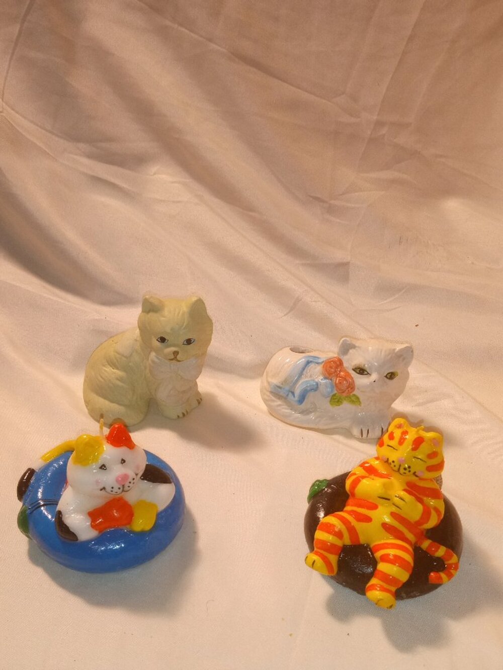 CAT LOVERS 2 CERAMIC AND 2 WAXED CANDLES SMALL SHELF COLLECTORS' DECOR